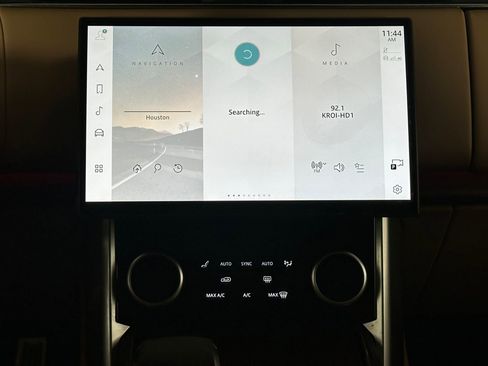 Used 2023 Land Rover Range Rover SE image 24