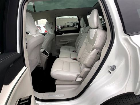 New 2025 Volvo EX90 Plus w/ Protection Package Premier image 12