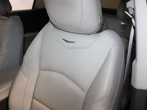 Used 2019 Cadillac XT4 Luxury w/ Cold Weather Package AWD/4WD image 8