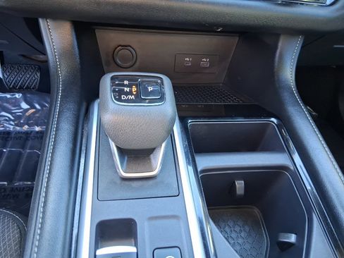 Used 2024 Nissan Pathfinder SV image 16