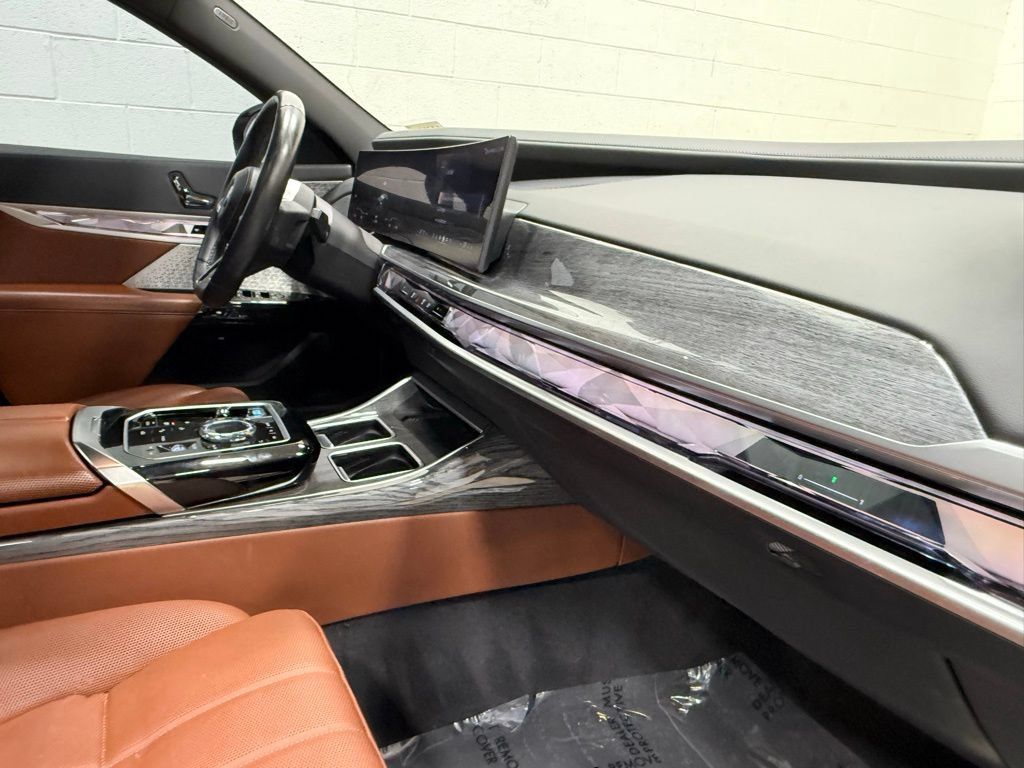 Used 2023 BMW i7 xDrive60 AWD/4WD image 42