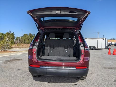 New 2025 Jeep Grand Cherokee L Laredo image 38