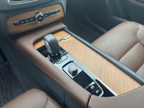 Used 2024 Volvo XC90 B6 Plus w/ Protection Package image 17