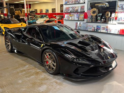 Used 2020 Ferrari F8 Tributo RWD image 4