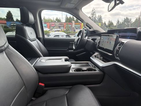 Used 2025 Ford Expedition Max Platinum AWD/4WD image 21
