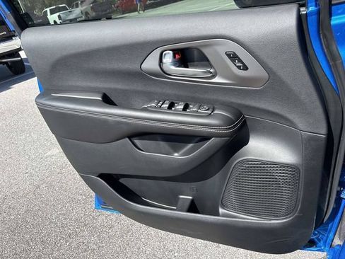 New 2027 Chrysler Pacifica Select FWD image 21