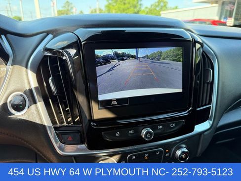 Used 2023 Chevrolet Traverse LT FWD image 16