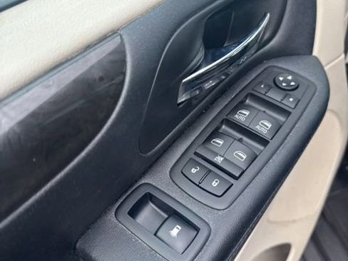 Used 2019 Dodge Grand Caravan SE w/ Rear Park Assist Package image 24