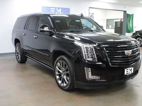 Used 2020 Cadillac Escalade ESV Platinum w/ Escalade Sport Edition image 3