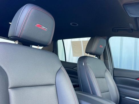 Used 2025 Chevrolet Traverse Z71 w/ Enhanced Driving Package AWD/4WD image 15