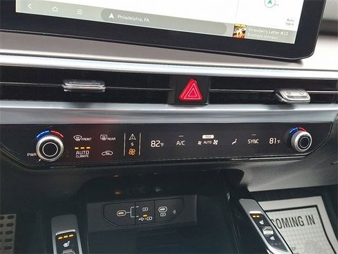 Certified 2025 Kia Sorento SX image 17