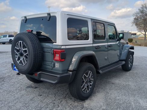 New 2026 Jeep Wrangler Unlimited Sahara AWD/4WD image 3