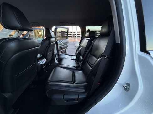 Used 2025 Nissan Armada SV image 17