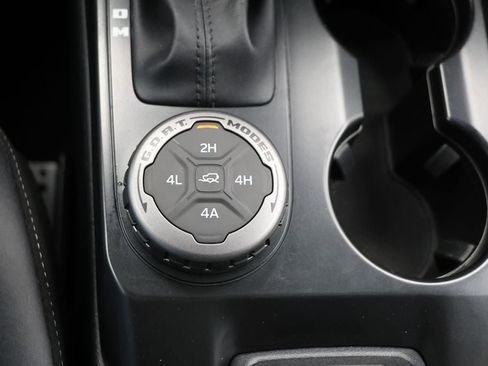 Used 2025 Ford Bronco Badlands image 25