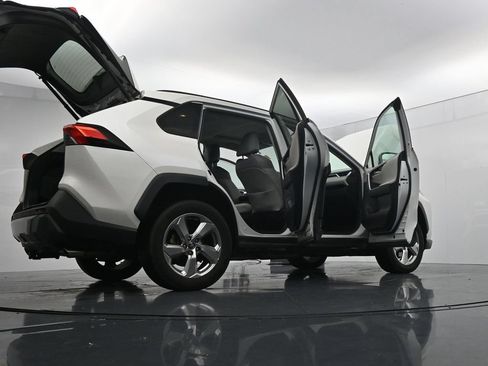 Used 2020 Toyota RAV4 Limited AWD/4WD image 29