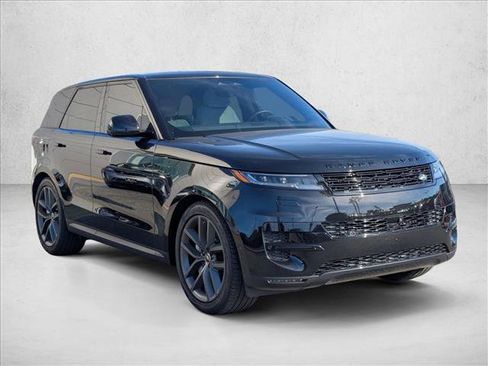 Used 2025 Land Rover Range Rover Sport SE image 3