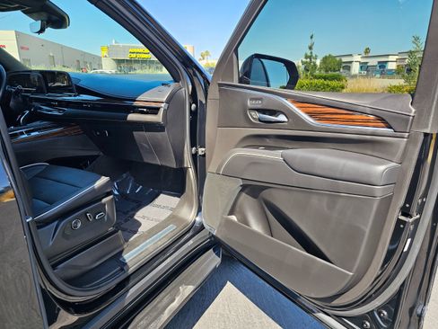 Used 2023 Cadillac Escalade Premium Luxury RWD image 42