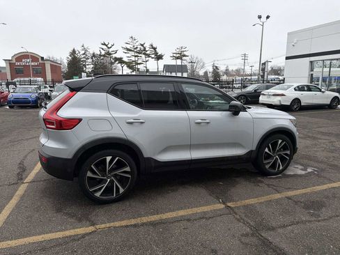 Used 2021 Volvo XC40 T5 R-Design w/ Climate Package image 6