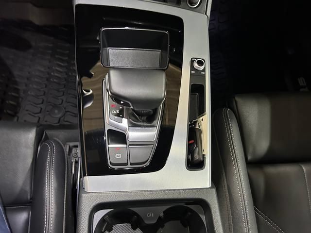 Used 2025 Audi Q5 2.0T Premium w/ Convenience Plus Package AWD/4WD image 17