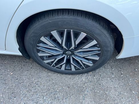 Used 2025 Nissan Altima 2.5 SV FWD image 31