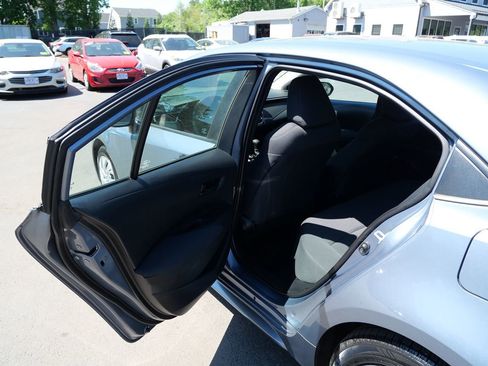 Used 2022 Toyota Corolla LE FWD image 28