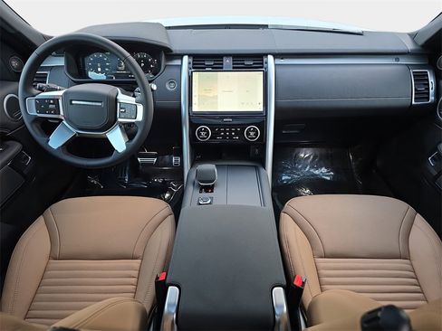 New 2026 Land Rover Discovery Limited Edition image 9