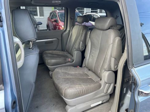 Used 2007 Hyundai Entourage Limited image 10