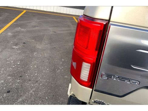 Used 2018 Ford F150 Platinum w/ Equipment Group 701A Luxury image 31