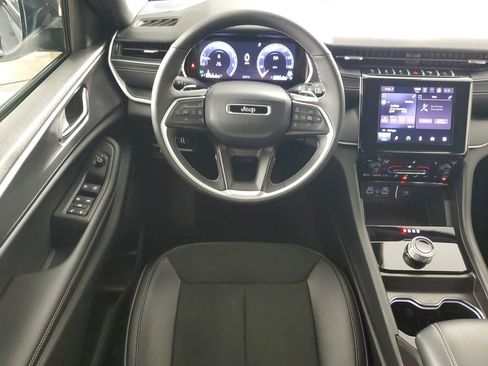 Used 2025 Jeep Grand Cherokee L Altitude image 15