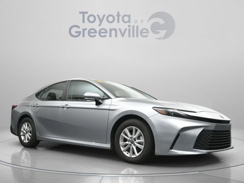 Used 2025 Toyota Camry LE FWD image 19
