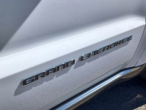 Used 2021 Jeep Grand Cherokee Summit AWD/4WD image 5