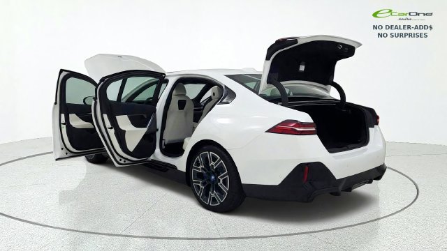 Used 2025 BMW i5 eDrive40 w/ M Sport Package AWD/4WD image 16