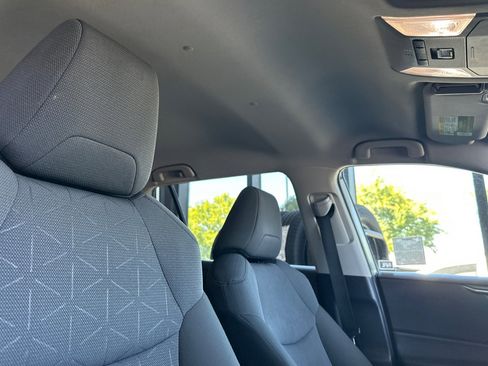 Used 2022 Toyota RAV4 XLE FWD image 17