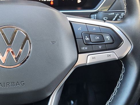 Used 2022 Volkswagen Tiguan SE image 19