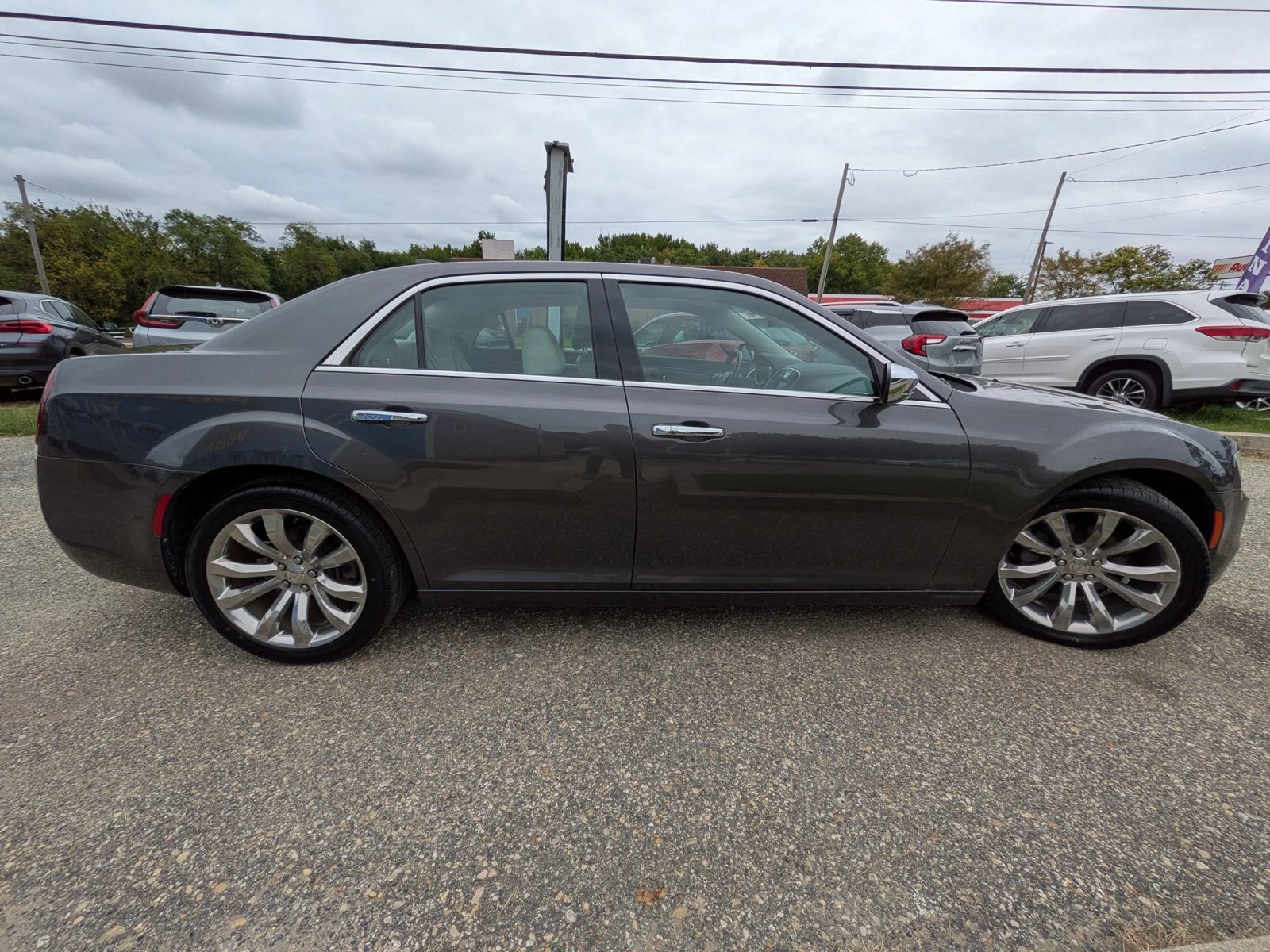 Used 2019 Chrysler 300 Limited RWD image 5