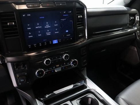 Certified 2024 Ford F250 Lariat w/ Chrome Package image 27