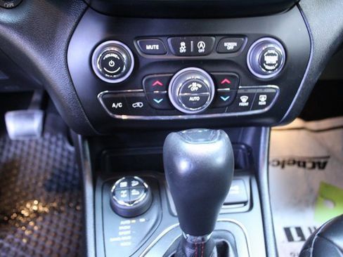 Used 2019 Jeep Cherokee Trailhawk w/ Comfort & Convenience Group image 21