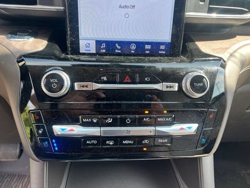 Used 2023 Ford Explorer Platinum w/ Technology Package AWD/4WD image 25