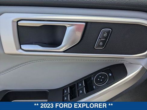 Used 2023 Ford Explorer XLT w/ Equipment Group 202A RWD image 11