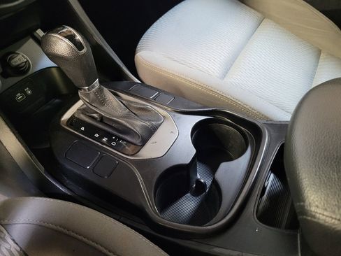 Used 2017 Hyundai Santa Fe SE image 26