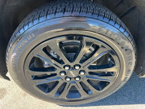 Used 2023 GMC Acadia SLE w/ Driver Convenience Package image 11