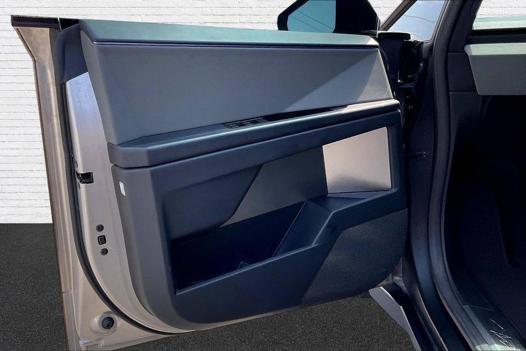 Used 2024 Tesla Cybertruck AWD Crew Cab image 15