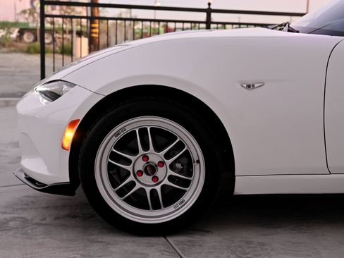 Used 2017 MAZDA MX-5 Miata Club image 15