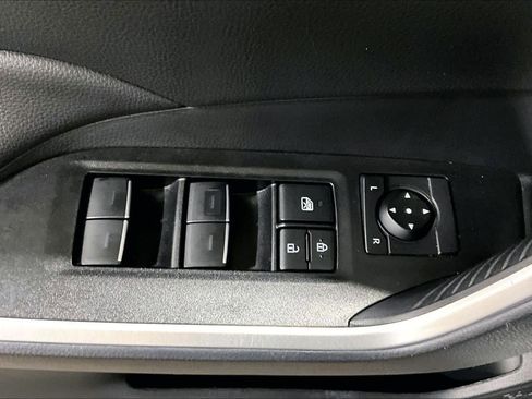Used 2025 Toyota RAV4 XLE AWD/4WD image 36