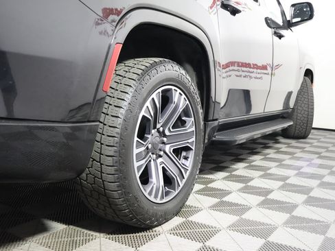 Used 2023 Jeep Wagoneer L Series II AWD/4WD image 9