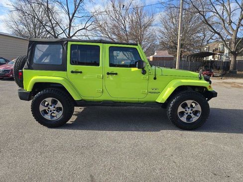 Used 2016 Jeep Wrangler Unlimited Sahara AWD/4WD image 4