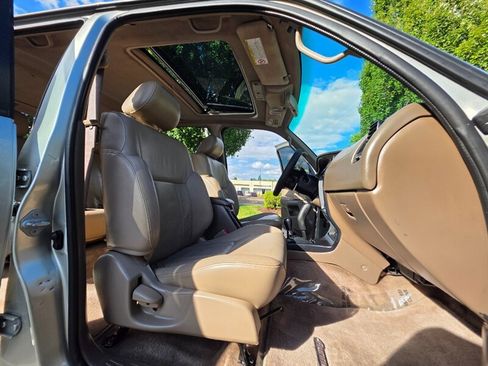 Used 2002 Toyota 4Runner SR5 AWD/4WD image 16