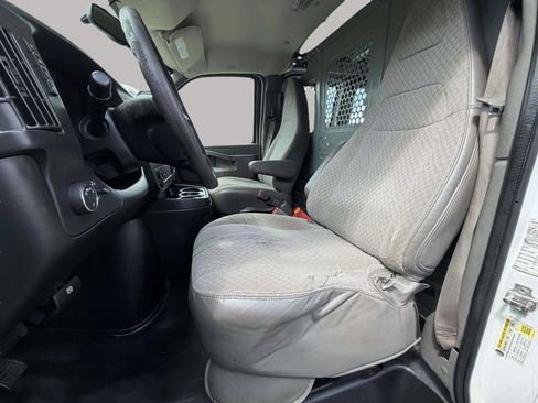 Used 2017 GMC Savana 2500 RWD image 12