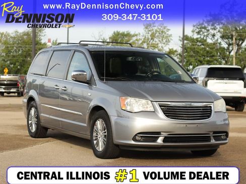 Used 2014 Chrysler Town & Country Touring-L FWD image 1