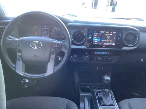 Used 2016 Toyota Tacoma TRD Off-Road image 10